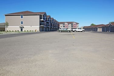 Kenwood On 5th Apartments - Minot, ND