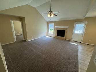 3844 S Parkmont Ave - Springfield, MO