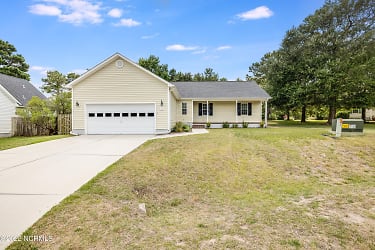 205 Smallberry Ct - Sneads Ferry, NC