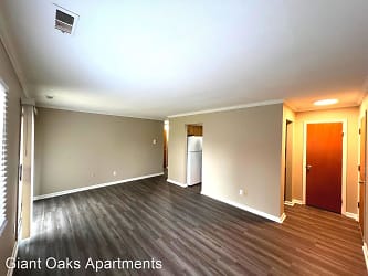 Giant Oaks Apartments - Anderson, IN