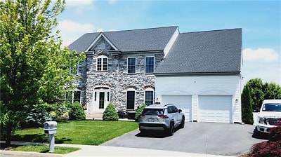 7045 Tuscany Dr - Macungie, PA