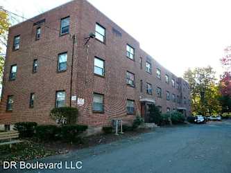 Boulevard & Vera South Quaker Lane Apartments - West Hartford, CT