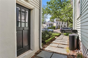 825 Henry Clay Ave unit B - New Orleans, LA