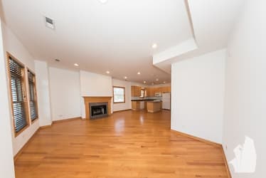2743 N Southport Ave unit 3N - Chicago, IL