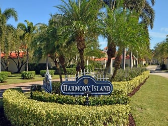 5045 Harmony Cir #109 - Vero Beach, FL