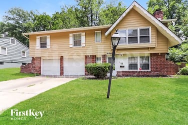 7205 Willow Ave - Raytown, MO