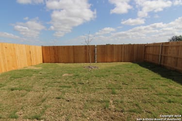1163 Creekside Orchard unit 1 - New Braunfels, TX