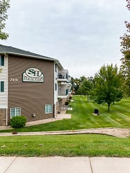 Sterling Heights Apartment Community - Saint Cloud, MN