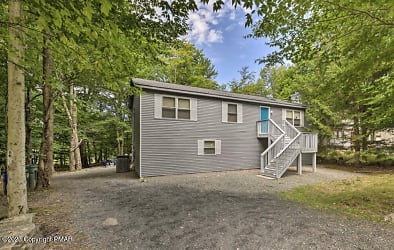 327 Country Pl Dr - Tobyhanna, PA