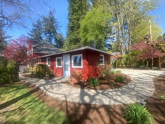 7235 SW Canyon Dr - Portland, OR