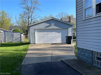 546 Thelma Ave - Akron, OH