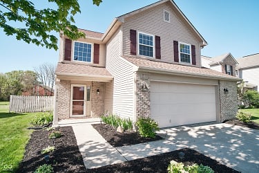 10856 Trailwood Dr - Fishers, IN
