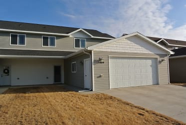1904 23rd Ave NW - Minot, ND