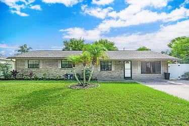 1319 Victory Palm Dr - Edgewater, FL