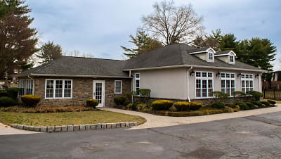 The Courtyards Apartments - Beverly, NJ