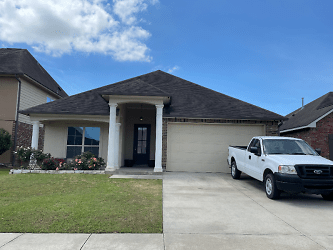 214 Forest Grove Dr - Youngsville, LA