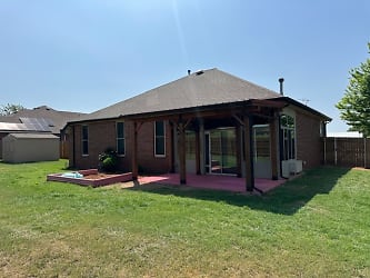1125 NW Taylor Ave - Piedmont, OK
