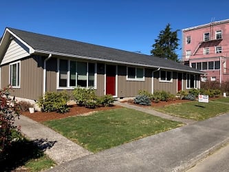 151 S 9th St - Coos Bay, OR