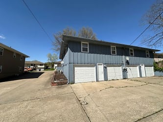 1606 SW Sunset St - Blue Springs, MO