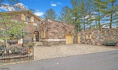 4 Twilight Ct - Livingston, NJ