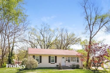 2425 S Lee's Summit Rd - Independence, MO