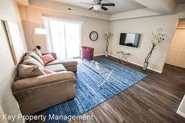 2113 4th St SW - Waverly, IA