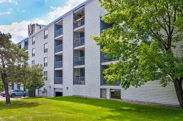 Park Plaza Apartments - Saint Cloud, MN