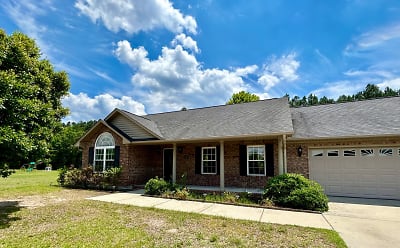 3920 Cantle Dr - Dalzell, SC