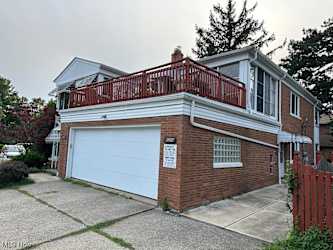 6234 N Canterbury Rd - Parma, OH