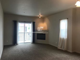 580 NW Lost Springs Terrace unit 403 - Portland, OR
