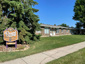 Royal Suites Apartments - Minot, ND