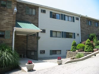 Colonial Manor Apartments - Irwin, PA