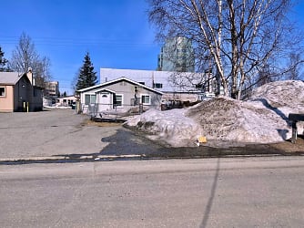 1411 W 32nd Ave - Anchorage, AK