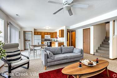 Cross Creek Villas Apartments - Columbia, MO
