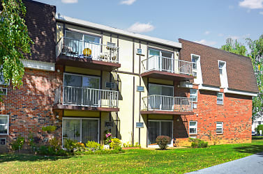 Independence Square Apartments - Whitehall, PA