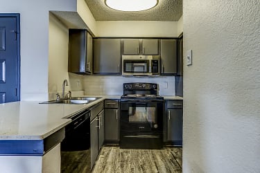 The Bernard Apartments - Dallas, TX