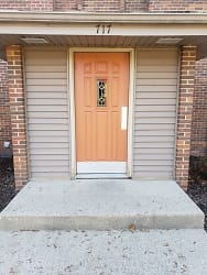 717 Strom Dr #1A - West Dundee, IL