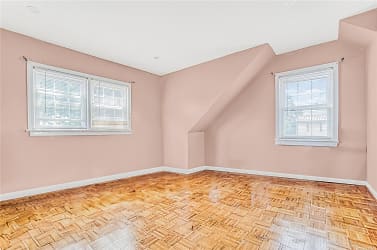 146-22 230th Pl unit 2nd - Queens, NY