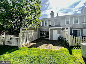 10 Montgomery Ct - East Windsor, NJ