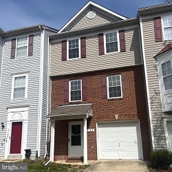 6724 Darkwood Ct - District Heights, MD
