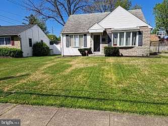 147 Russell Ave - Barrington, NJ