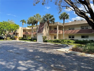 3621 Oaks Clubhouse Dr #205 - Pompano Beach, FL