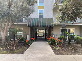 Castellana 5 Apartments - Torrance, CA