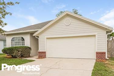 387 Summit Dr - Orange Park, FL