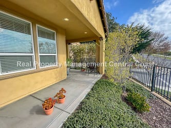 1196 Spring Azure Way - Nipomo, CA