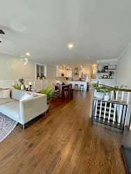2508 W Diversey Ave - Chicago, IL