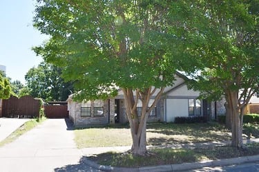 2802 Brittany Dr Apartments - Euless, TX
