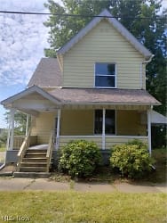 807 Delaware Ave - Youngstown, OH