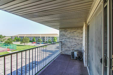 East Hampton Estates Apartments - Wichita, KS
