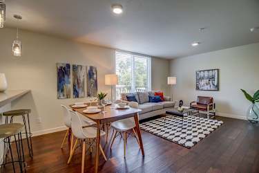 686 SE Spokane St unit EQ686/12 - Portland, OR